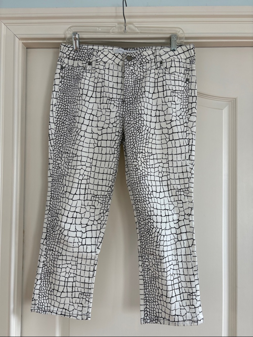 LIVERPOOL JEANS COMPANY SIZE 8 Snakeskin pattern jeans EUC